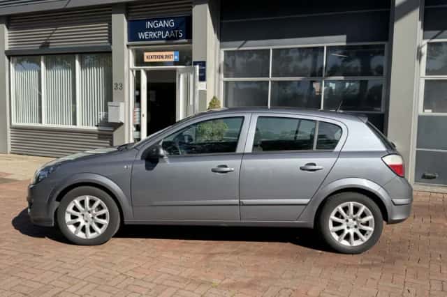 Opel Astra (2006) thumbnail 4