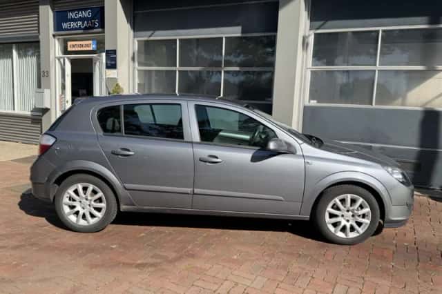 Opel Astra (2006) thumbnail 5