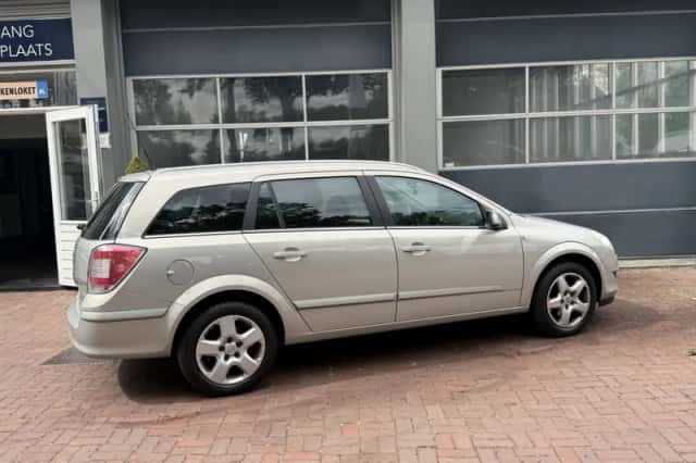 Opel Astra (2007) thumbnail 3