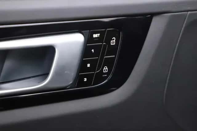 Porsche Cayenne (2020) thumbnail 247
