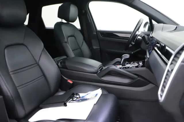 Porsche Cayenne (2020) thumbnail 30