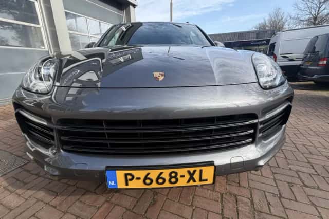 Porsche Cayenne (2020) thumbnail 7