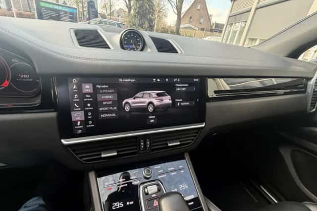 Porsche Cayenne (2020) thumbnail 78