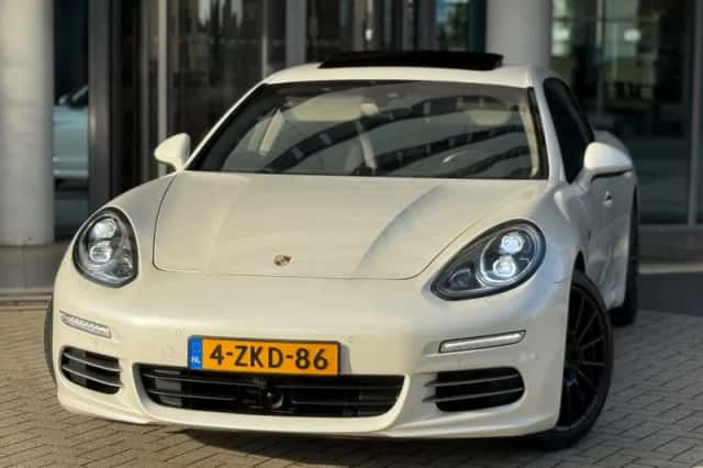 Porsche Panamera (2015) thumbnail 42