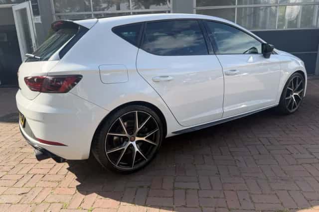 SEAT Leon (2019) thumbnail 3