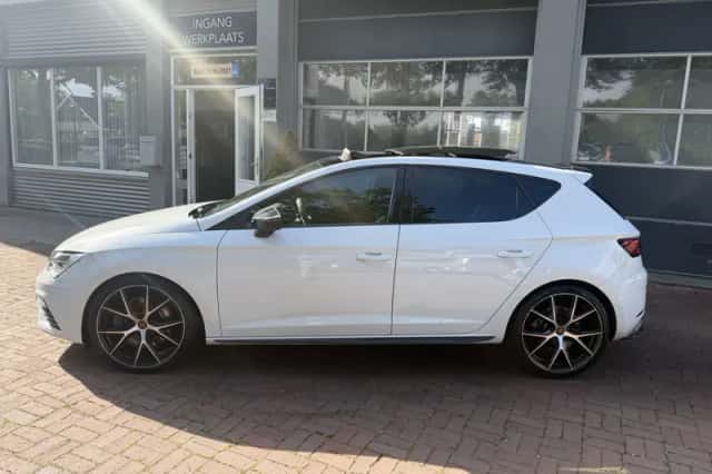 SEAT Leon (2019) thumbnail 4