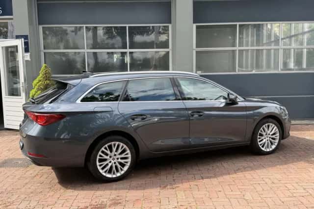 SEAT Leon (2021) thumbnail 3