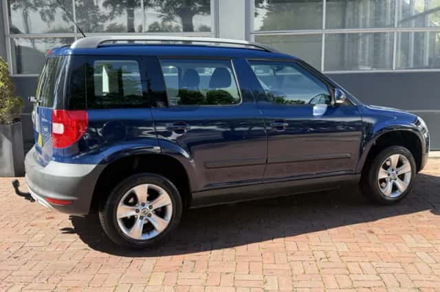 Škoda Yeti (2010) thumbnail 3
