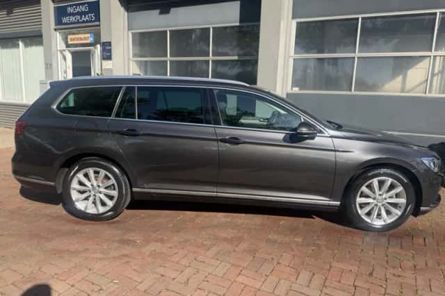 Volkswagen Passat (2019) thumbnail 5
