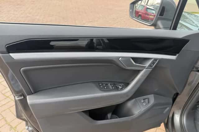 Volkswagen Touareg (2021) thumbnail 62