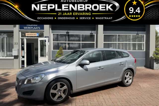 Volvo V60 (2011) thumbnail 2