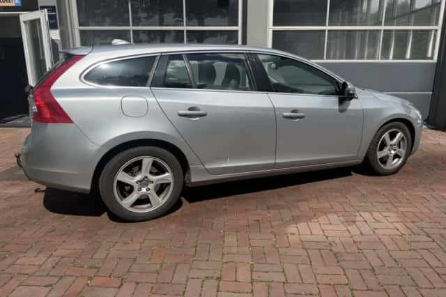 Volvo V60 (2011) thumbnail 3