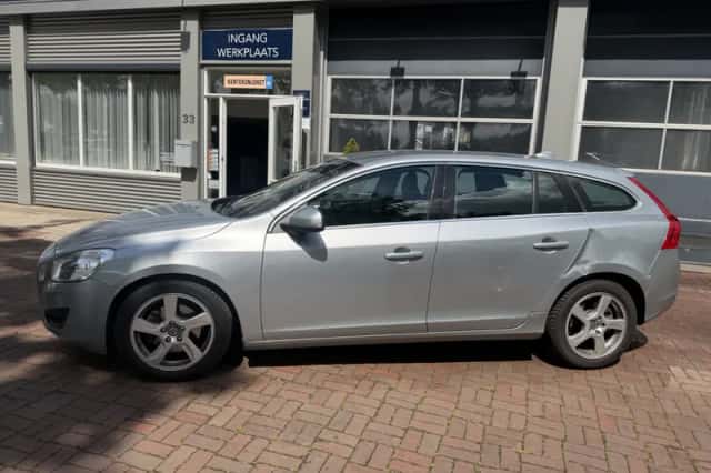 Volvo V60 (2011) thumbnail 4