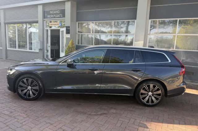 Volvo V60 (2019) thumbnail 3