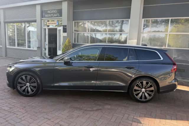 Volvo V60 (2019) thumbnail 4