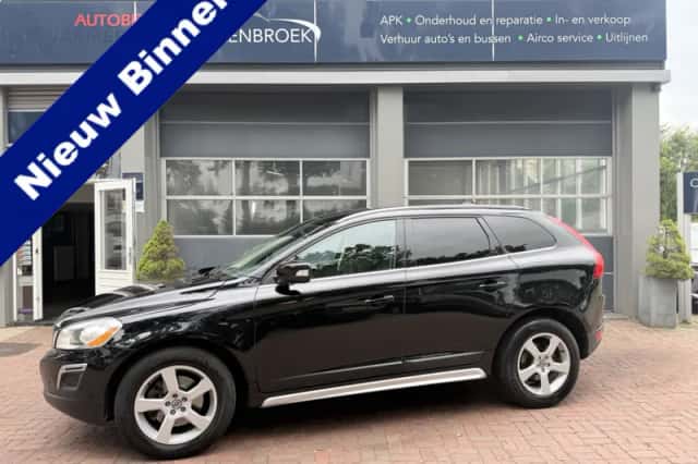Volvo XC60 (2010) thumbnail 2
