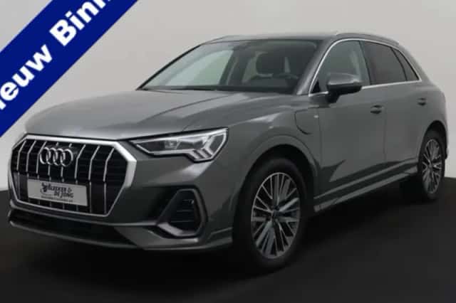 Audi Q3 (2022) thumbnail 2