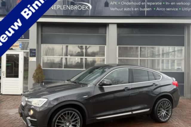 BMW X4 (2015) thumbnail 2