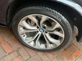 BMW X5 (2013) thumbnail 101