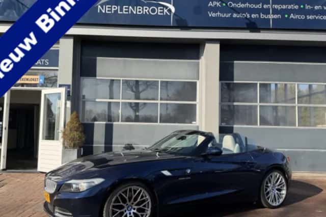 BMW Z4 (2009) thumbnail 2