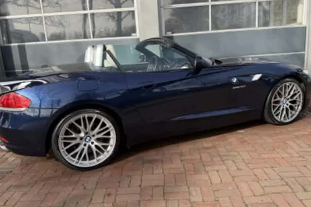 BMW Z4 (2009) thumbnail 3