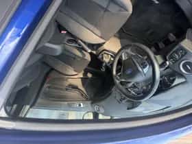 Ford Fiesta (2014) thumbnail 30