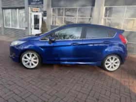 Ford Fiesta (2014) thumbnail 4