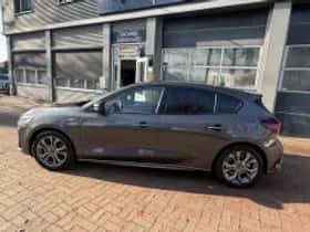 Ford Focus (2022) thumbnail 4