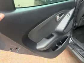 Hyundai ix35 (2011) thumbnail 39