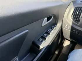 Kia Sportage (2012) thumbnail 49