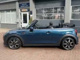 MINI Cabrio (2021) thumbnail 4