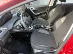 Peugeot 2008 (2017) thumbnail 14