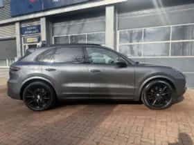 Porsche Cayenne (2020) thumbnail 5