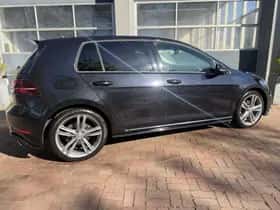 Volkswagen Golf (2018) thumbnail 3