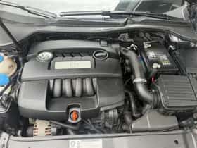 Volkswagen Golf (2009) thumbnail 57