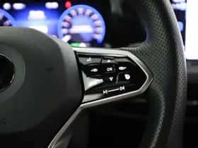 Volkswagen Golf (2023) thumbnail 21
