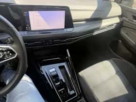 Volkswagen Golf (2023) thumbnail 65