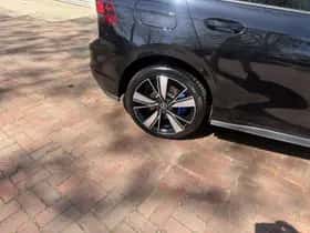 Volkswagen Golf (2023) thumbnail 74