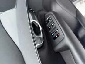Volvo XC90 (2016) thumbnail 37