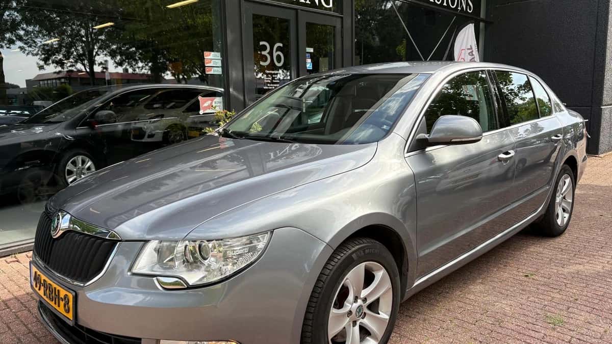 Škoda Superb (2011) — foto 1