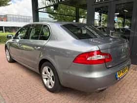 Škoda Superb (2011) thumbnail 2