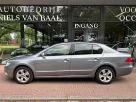 Škoda Superb (2011) thumbnail 3