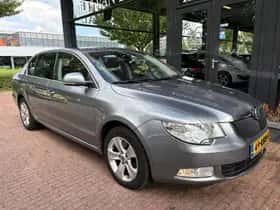 Škoda Superb (2011) thumbnail 4