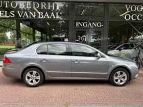 Škoda Superb (2011) thumbnail 5
