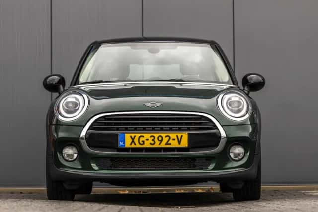 MINI Cooper (2019) thumbnail 2