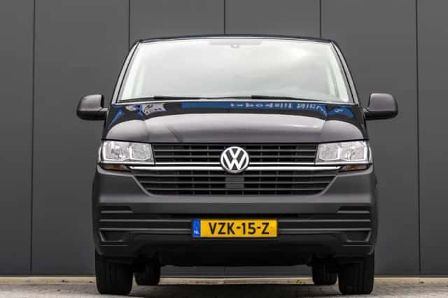 Volkswagen Transporter (2022) thumbnail 2