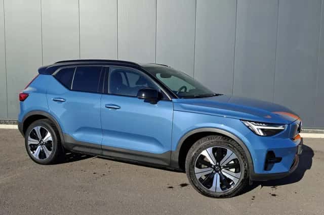 Volvo XC40 (2023) thumbnail 2