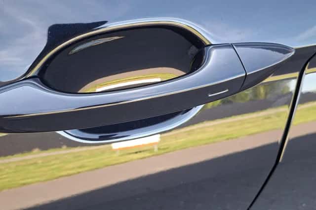 Volkswagen Tiguan (2020) thumbnail 3