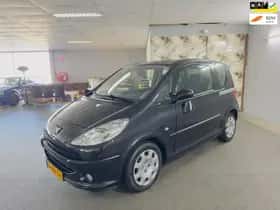 Peugeot 1007 (2005) thumbnail 2