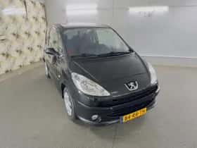 Peugeot 1007 (2005) thumbnail 4